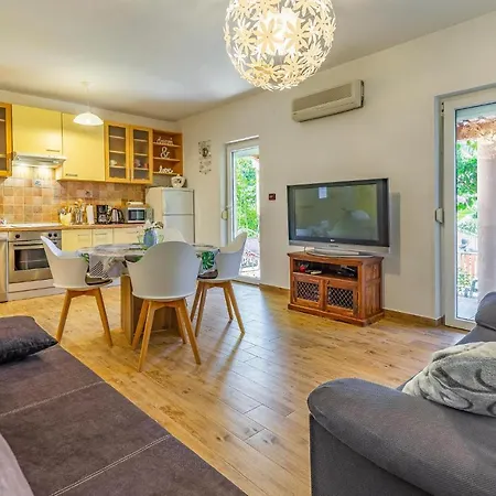 2 Bedroom Awesome In Медулин
