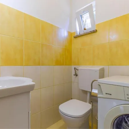 Апартаменты 2 Bedroom Awesome In
