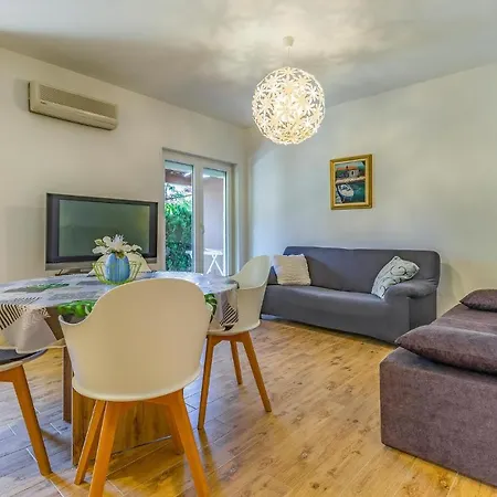 2 Bedroom Awesome In *