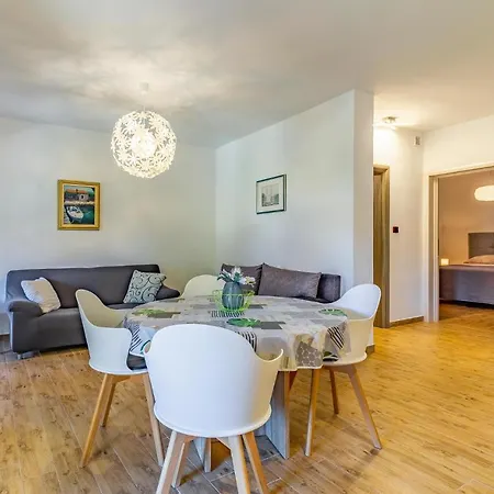 2 Bedroom Awesome In Apartment